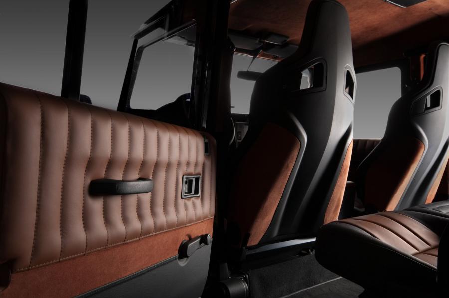  Land Rover Defender The Twins by Vilner 2011 года  (фото 13 из 51)